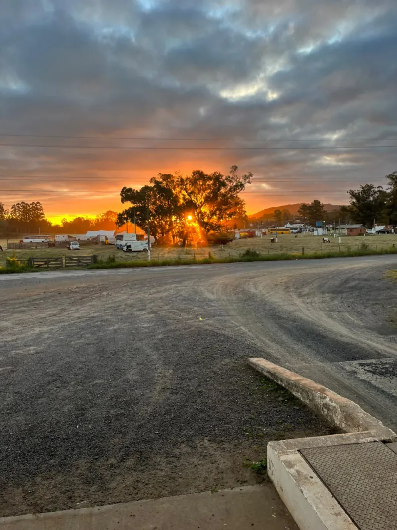 Entrada da Pedreira São Joaquim ao pôr do sol
